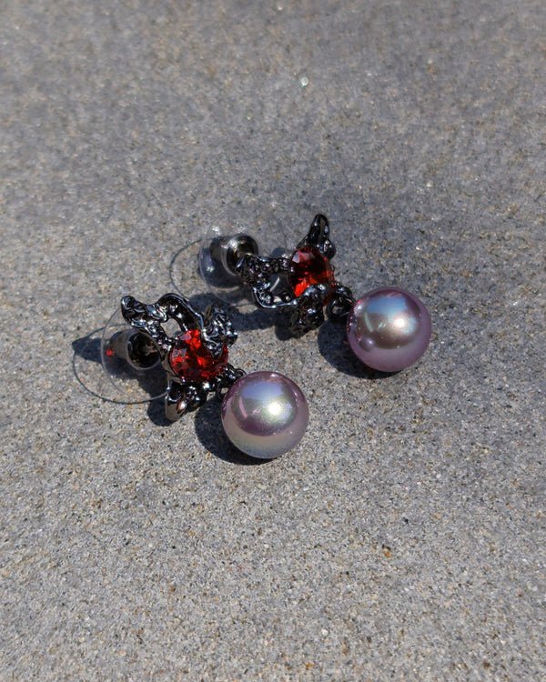 Blooderfly Pearl Earrings - Nikaneko