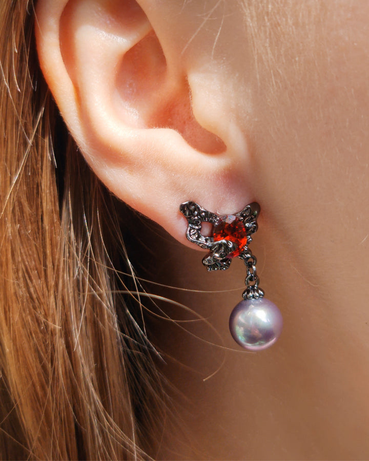 Blooderfly Pearl Earrings - Nikaneko