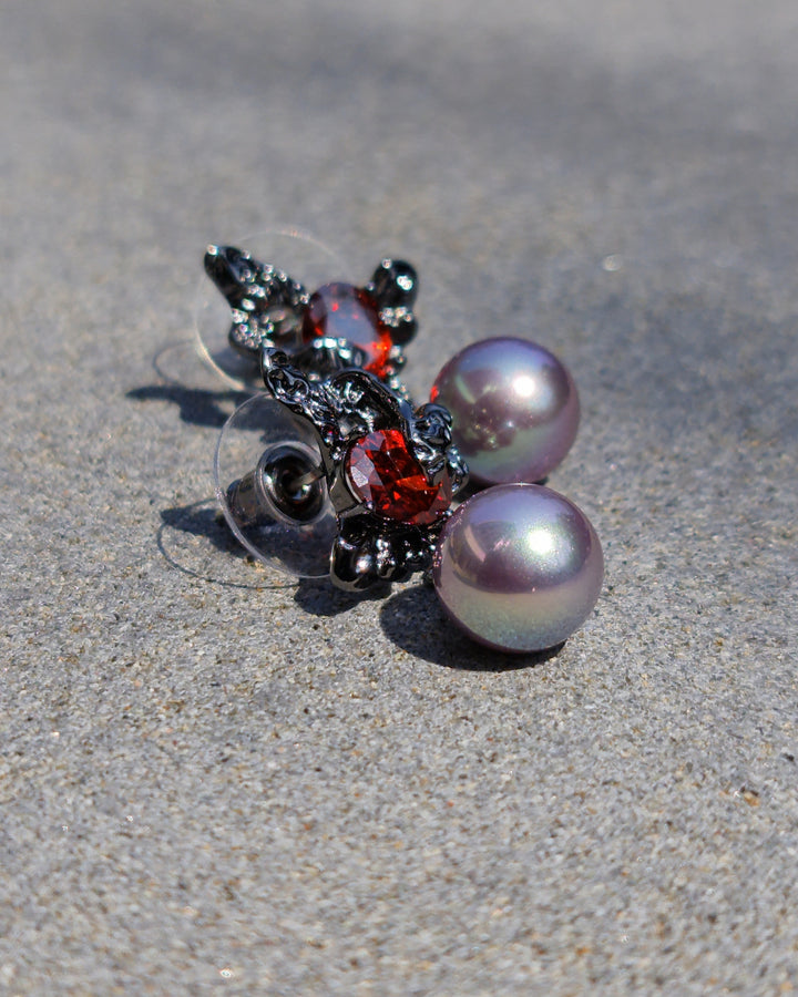 Blooderfly Pearl Earrings - Nikaneko