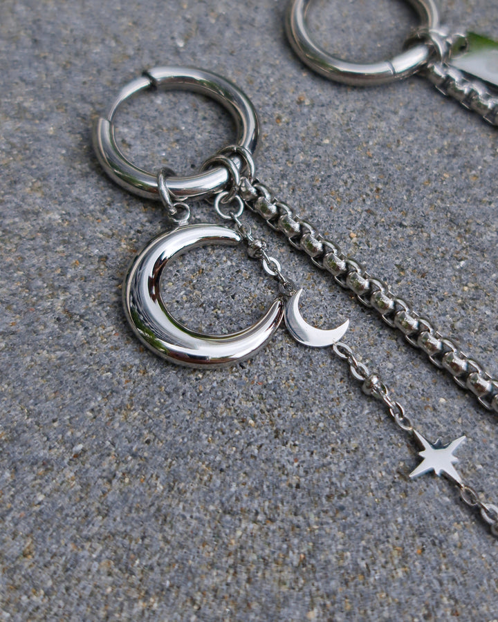 Enhypen Mismatched Moon and Star Earrings - Nikaneko
