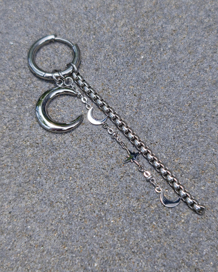 Enhypen Mismatched Moon and Star Earrings - Nikaneko