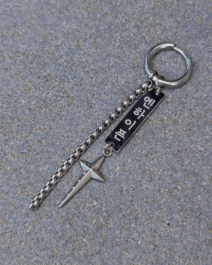 Enhypen Mismatched Moon and Star Earrings - Nikaneko