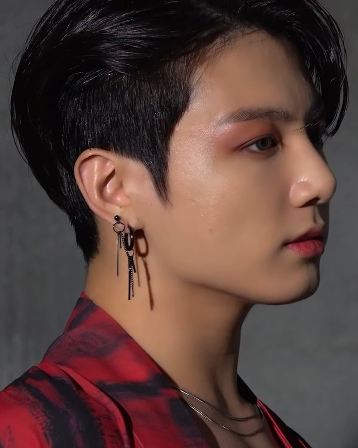 Mismatched Black Chain Rod Earrings - Nikaneko