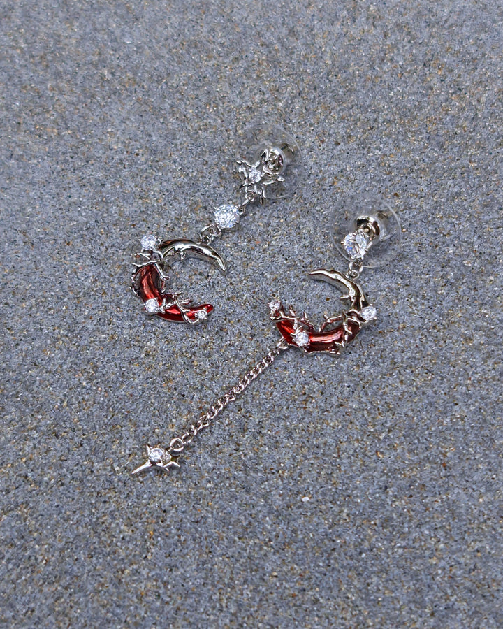 Scarlet Moon Mismatched Earrings - Nikaneko