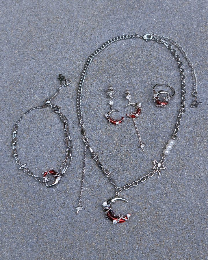 Scarlet Moon Necklace - Nikaneko